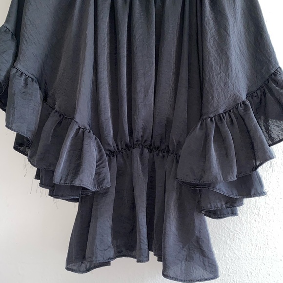 Dramatic Peplum Blouse - Picture 3 of 4